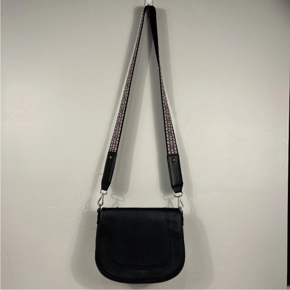 Carlos by Carlos Santana Black Crossbody Bag with Floral Strap - Picture 2 of 10